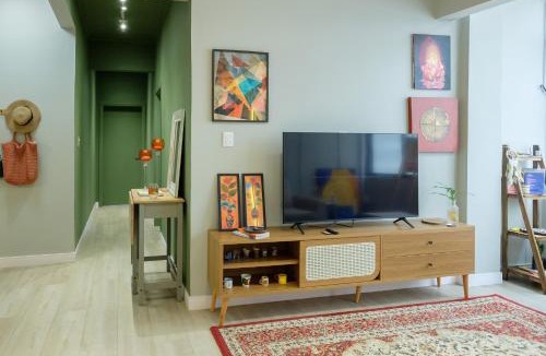 Aparecida House | Suíte Privativa em Lindo Ap Compartilhado - Meia Quadra da Praia Wifi AC
