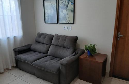 Alfenas House | Quarto Rustico em Alfenas