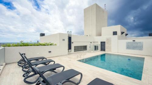 Asuncion Hotel | Loft with Balcony and Rooftop Pool - The Avenue