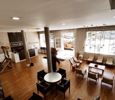 Regiao Urbana Homogenea IX Hotel | MOVA Hotel D'oeste - Localizado em frente a Praça Principal da Cidade, na área Central - Pé na Praça