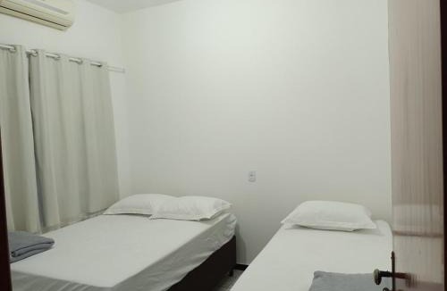 Aragarcas House | Casa grande, ar em todos os quartos, cabe 3 carros