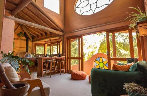 Mairipora House | Refúgio Terracota uma casa bioconstruída com arte