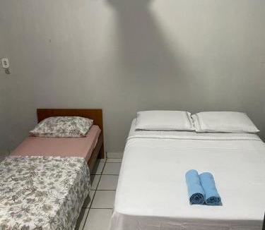 Aragarcas House | Hostel Dourado