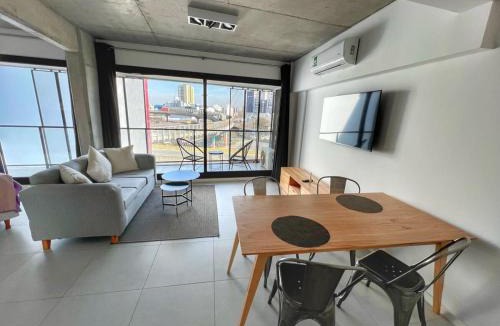 Constitucion Apartment | Amplio Loft con balcón sobre la Av 9 de Julio 6C