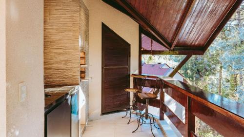 Jardim Europa Apartment | Duplex with fireplace and TV surrounded by nature