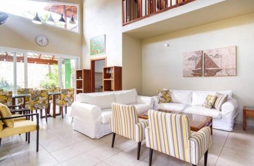 Maranduba House | Charmosa Casa em Condomínio com Piscina, Churrasqueira e Forno de Pizza a 1 Quadra da Praia do Sapê