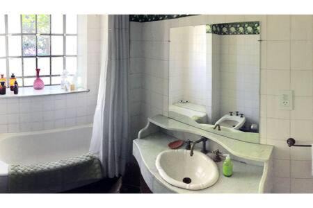 Boulogne House | Habitación en casa con gran jardín