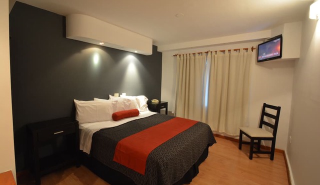 Piazza Hotel