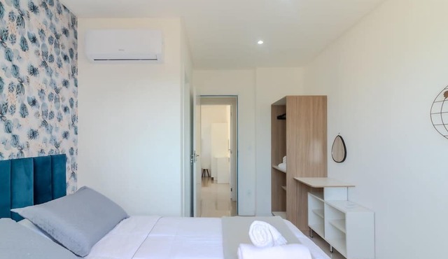 2BR Apt w/BBQ & View 550m From Beach - Omc1303