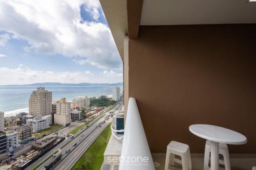 Apt w/BBQ and Ocean View CNRA1905