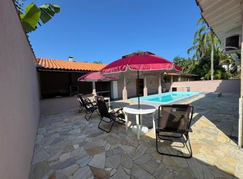 Casa com Piscina e Churrasqueira Até 14 hóspedes Bertioga
