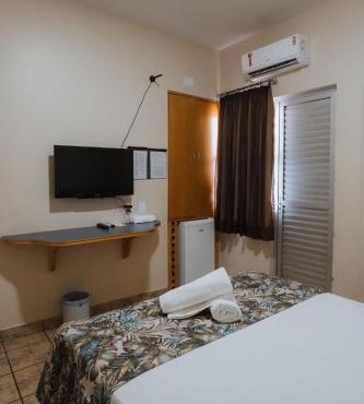 Hotel Nacional Service - Fácil acesso a Região da 44 e Rodoviária