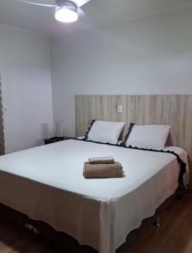Casa completa com churrasqueira, quintal e hidromassagem próxima ao shopping e centro de Araraquara