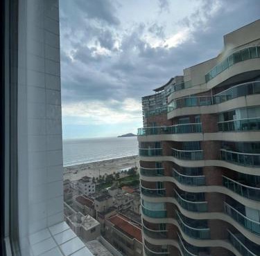 Flat com vista ao mar com academia, piscina e sauna