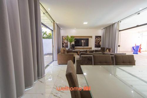 Casa com piscina a 200m da Praia da Enseada