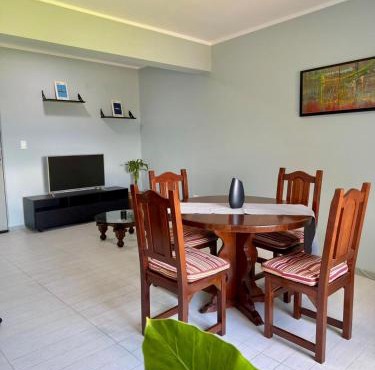 Departamento con parrilla y balcon