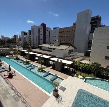 Apt para 6 pessoas, estilo resort a 1 quadra da praia