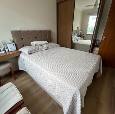 Quarto confortável em apartamento familiar
