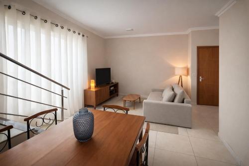 Apê 301 - Central, Garagem, Ar-Cond - 2 Quartos