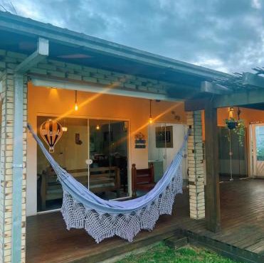 Casa completa com lareira, piscina compartilhada