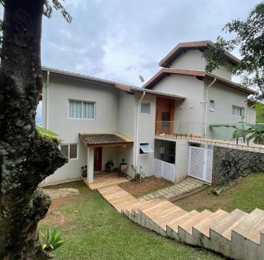 Casa com varanda, ar condicionado pet friendly