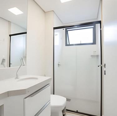 Urban Stay - Charming Apartment for up to 5 People
