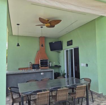 Refugio 4 suites com ar condicionado e piscina
