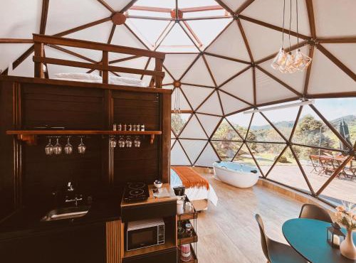 Domo de Luxo com Jacuzzi e Vista Panorâmica
