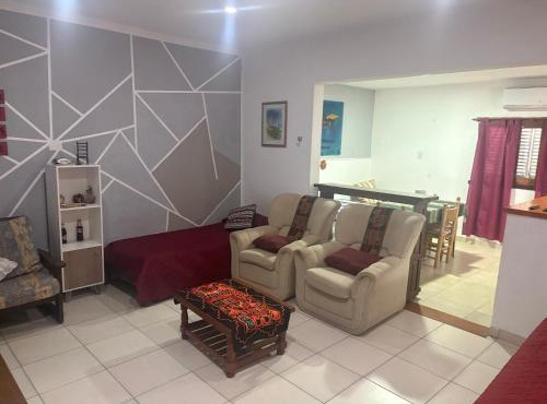 La Violeta Due, casa con jardín y cochera