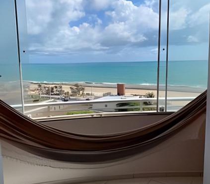 Flat pé na areia à beira-mar