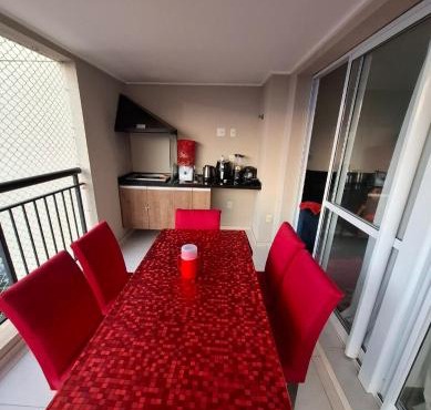 High standard APT next to Gru MAIA for 5 people