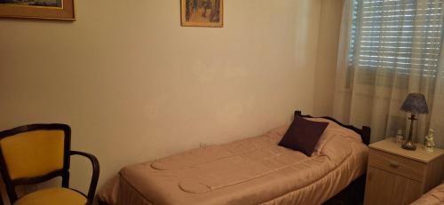 Dos habitaciónes independientes con baño privado en casa familiar