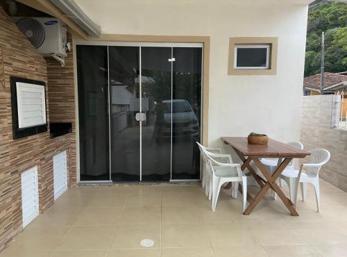 Casa 70m do mar zimbros bombinhas SC