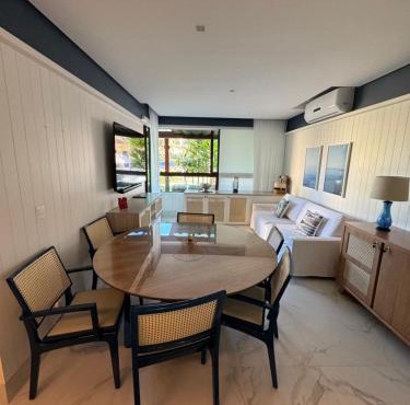 Flat+deck ao lado da igrejinha