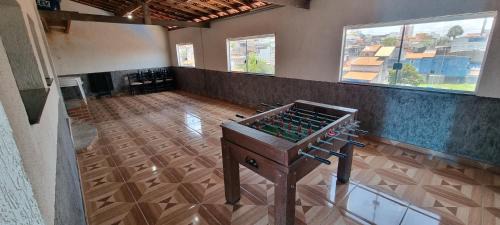 Casa com piscina e laser