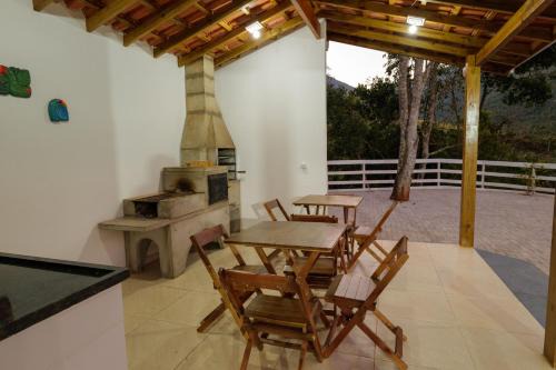 Recanto Águas Nascentes - Casa na serra com piscina e cachoeira no quintal!