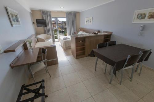 Apart Hotel Rivadavia 815
